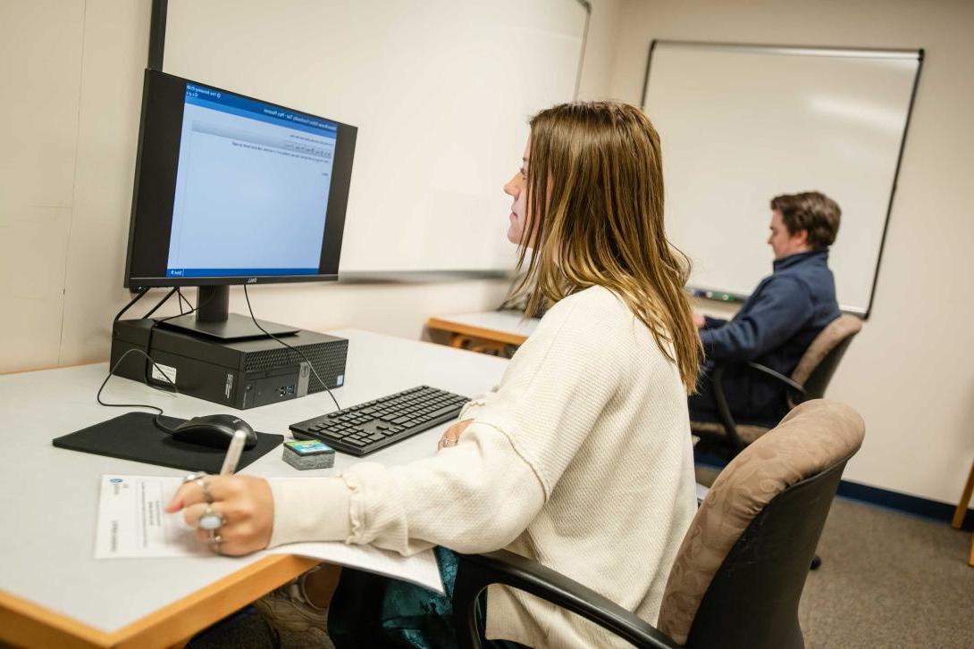 学生s testing in AU testing center